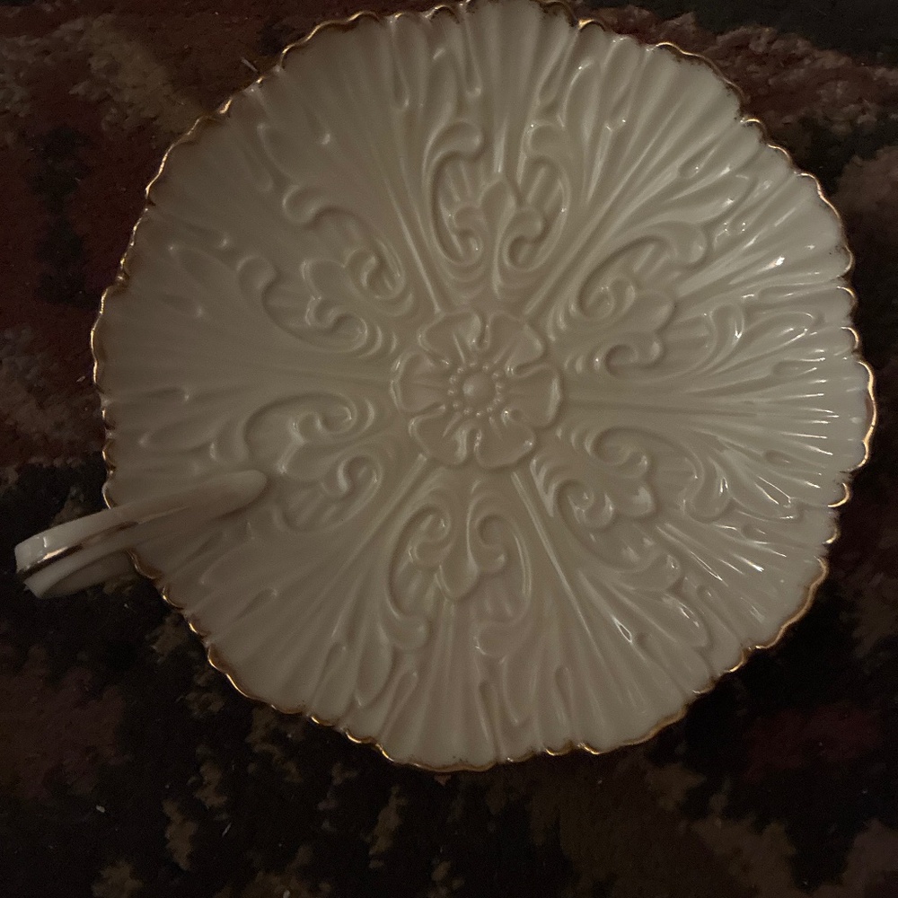 Lenox round dish w/ handle